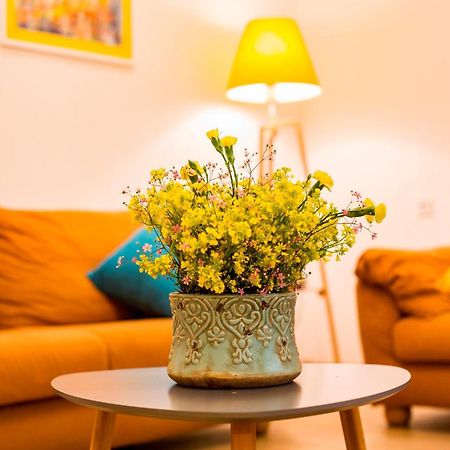 Yellow Apartment In Avlabari Tbilisi Eksteriør billede