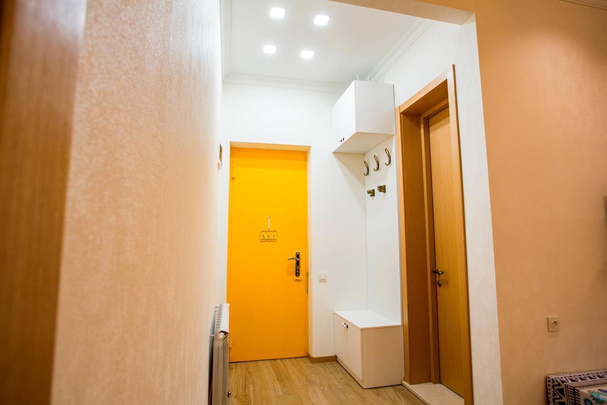 Yellow Apartment In Avlabari Tbilisi Eksteriør billede