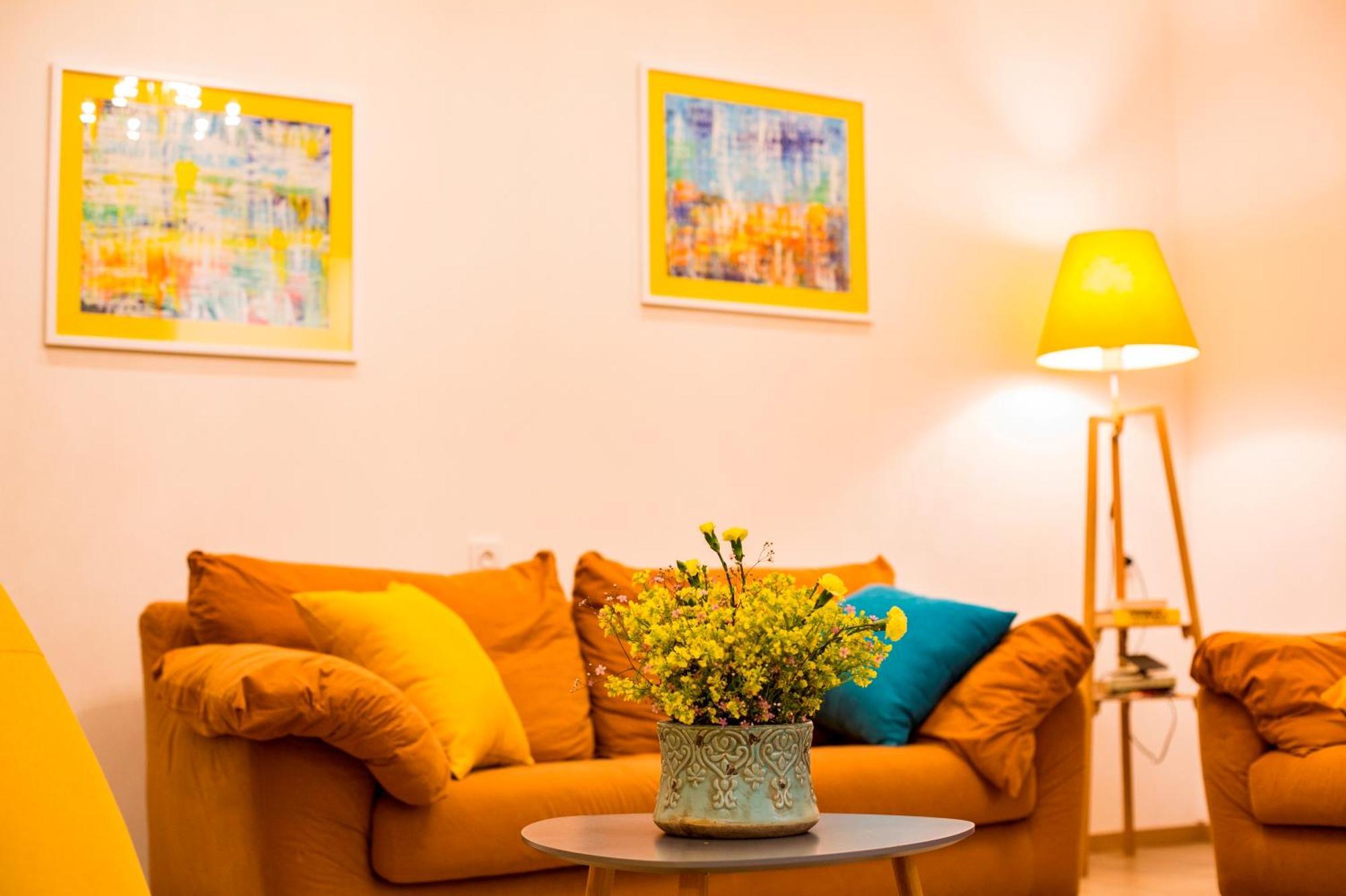 Yellow Apartment In Avlabari Tbilisi Eksteriør billede