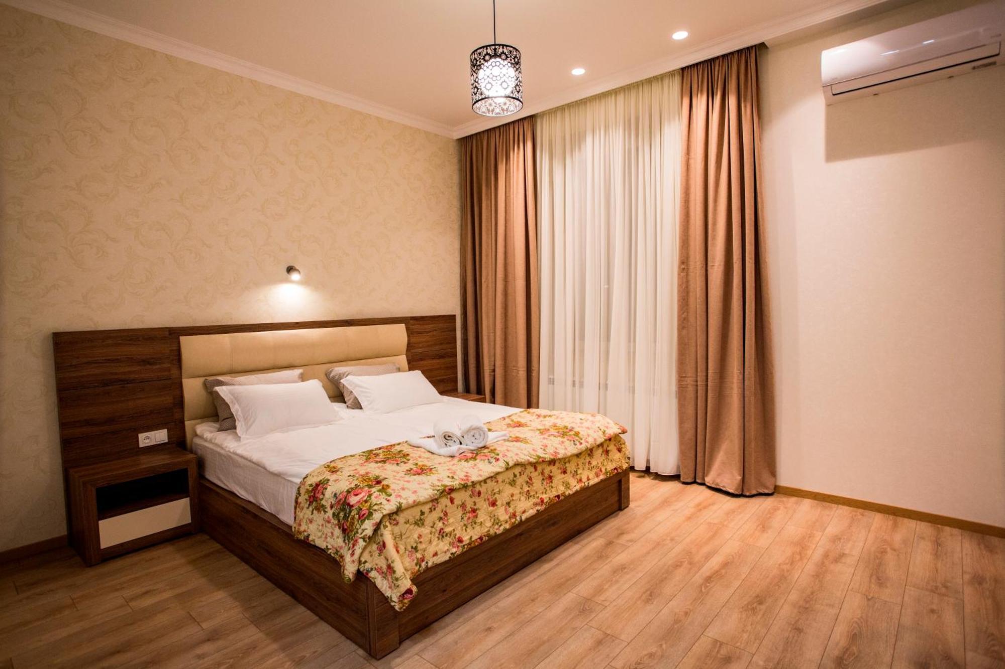 Yellow Apartment In Avlabari Tbilisi Eksteriør billede