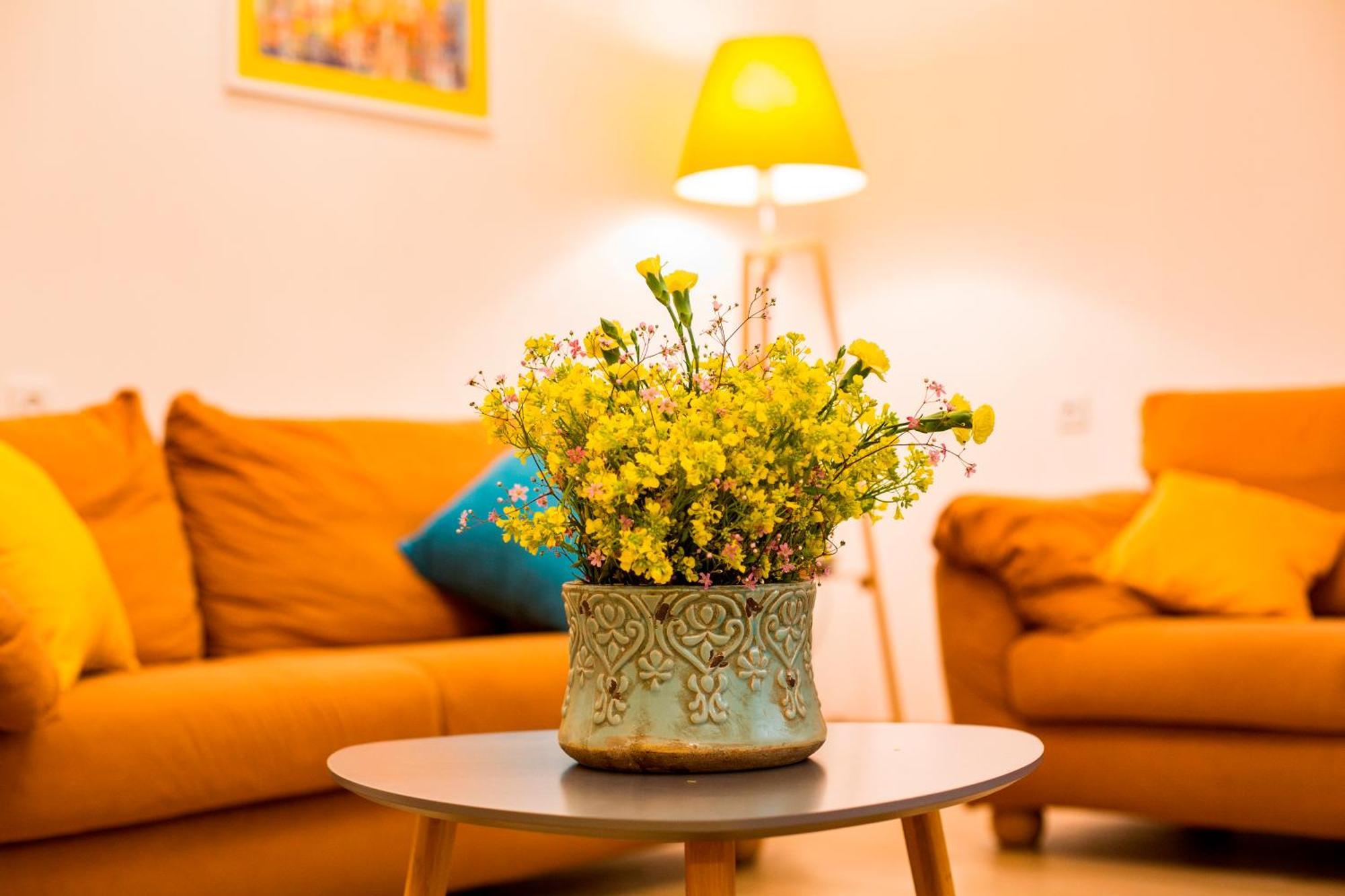 Yellow Apartment In Avlabari Tbilisi Eksteriør billede