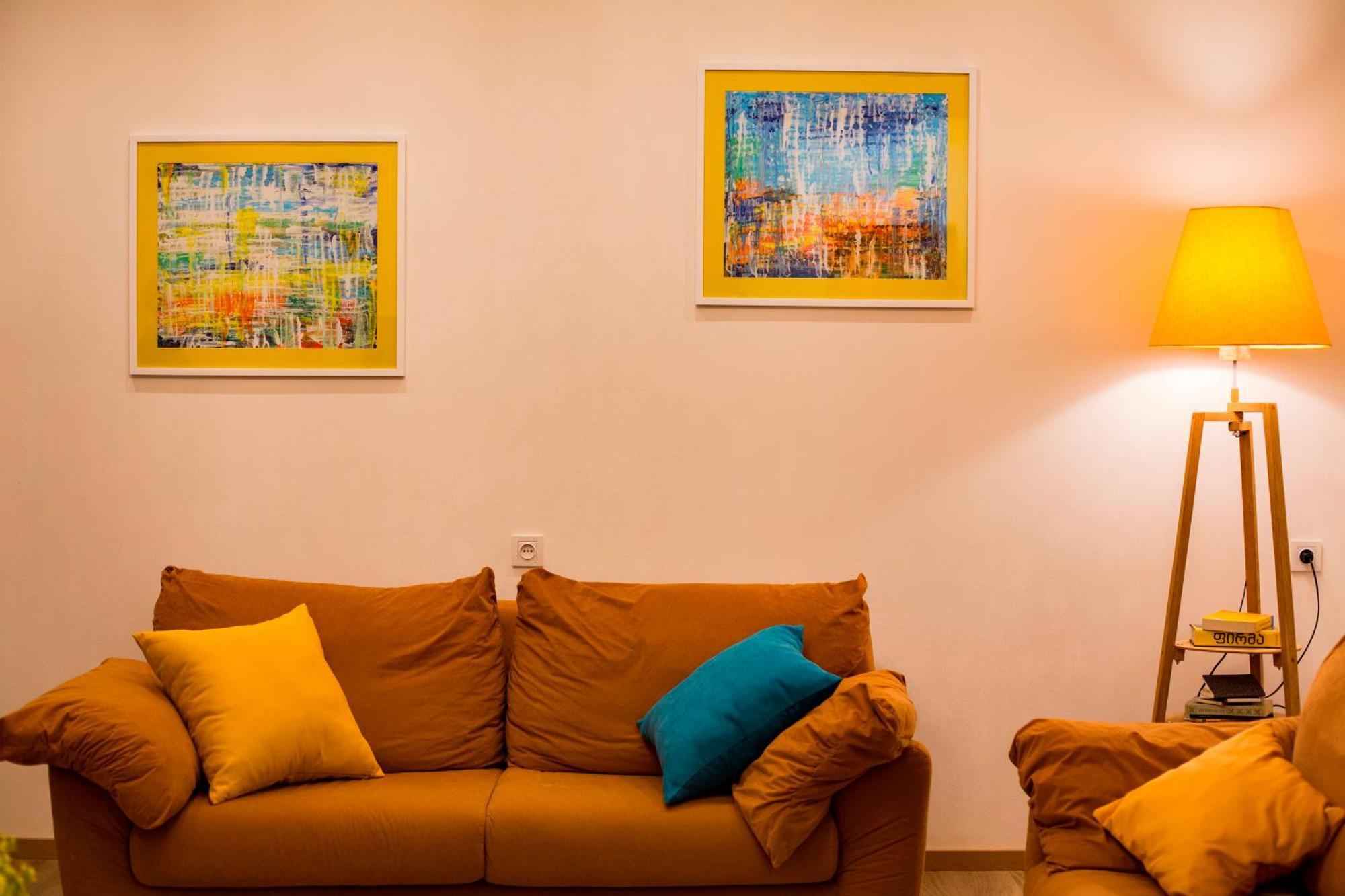 Yellow Apartment In Avlabari Tbilisi Eksteriør billede