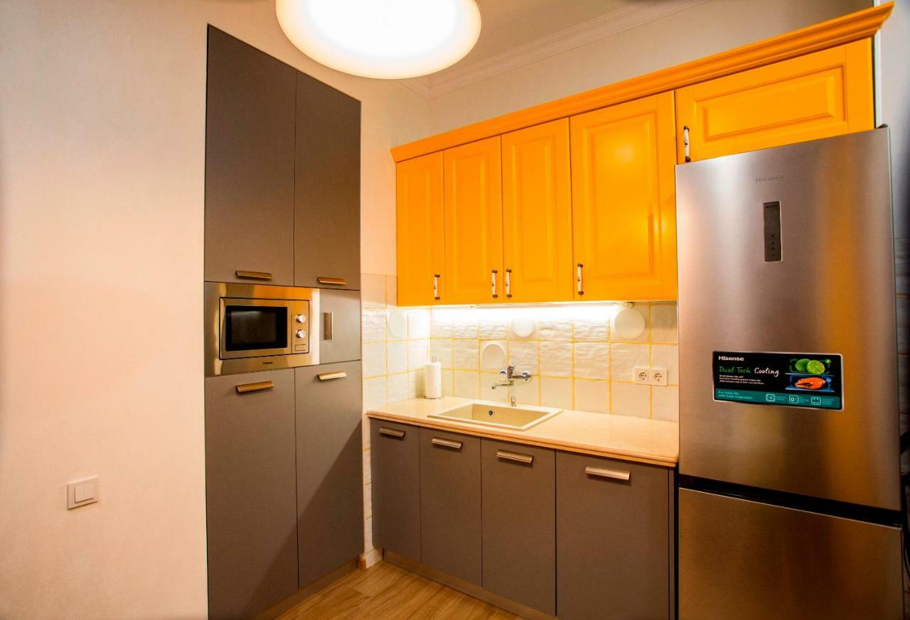 Yellow Apartment In Avlabari Tbilisi Eksteriør billede